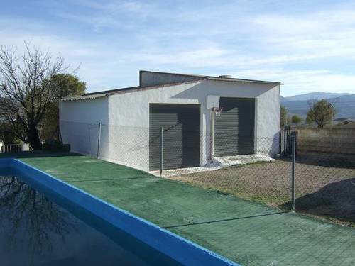 imagen 3 de Venta de casa de campo con terreno y piscina en Elda