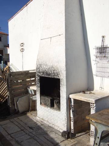 imagen 1 de Venta de casa de campo con terreno y piscina en Elda