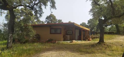 imagen 1 de Apacible finca con 2 viviendas, huerto, cuadras y más